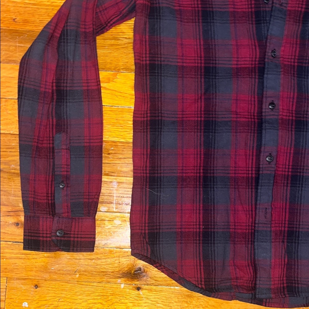 💎⭐️🌴 Ezekiel Black and Red Plaid Casual Shirt - Picture 2 of 8